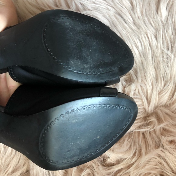 Tahari zip up heels - Picture 7 of 7